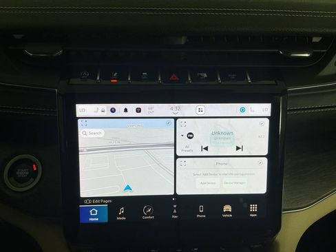 Used 2023 Jeep Grand Cherokee Limited w/ Luxury Tech Group II image 11