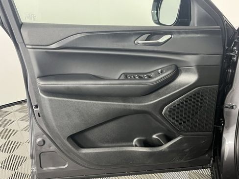 New 2025 Jeep Grand Cherokee Laredo image 21