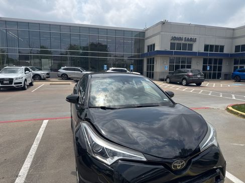 Used 2019 Toyota C-HR LE FWD image 1