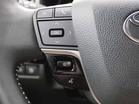 Used 2025 Toyota Camry LE image 15