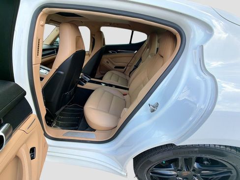 Used 2013 Porsche Panamera 4 Platinum Edition image 28