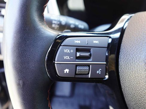 Used 2025 Honda Pilot TrailSport image 17