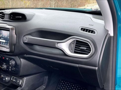 Used 2020 Jeep Renegade Latitude w/ Cold Weather Group image 13