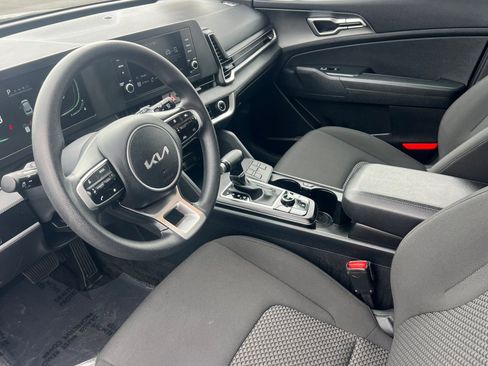 Used 2024 Kia Sportage LX image 7