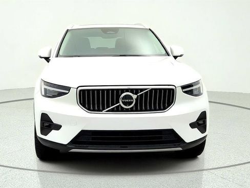 Used 2024 Volvo XC40 B5 Plus w/ Climate Package AWD/4WD image 2