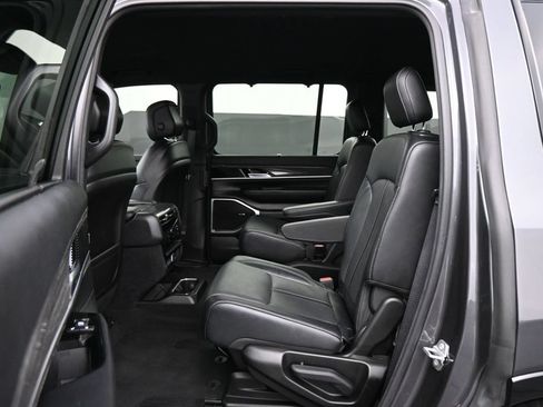 Used 2022 Jeep Wagoneer Series III w/ Convenience Group I AWD/4WD image 24