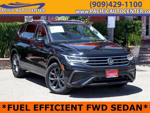 Used 2022 Volkswagen Tiguan SE FWD image 1