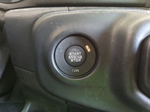 Used 2019 Jeep Wrangler Unlimited Sahara w/ Dual Top Group AWD/4WD image 11