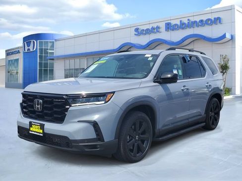Used 2025 Honda Pilot Black Edition image 2