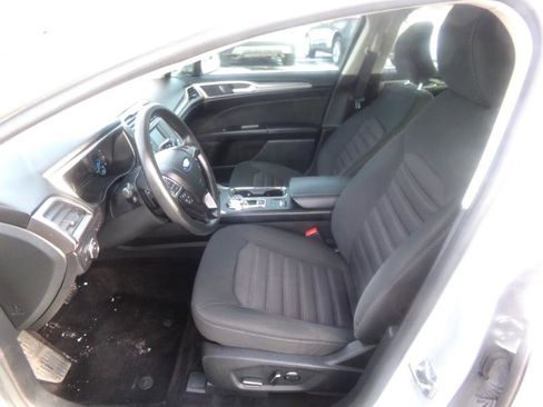 Used 2017 Ford Fusion SE image 11