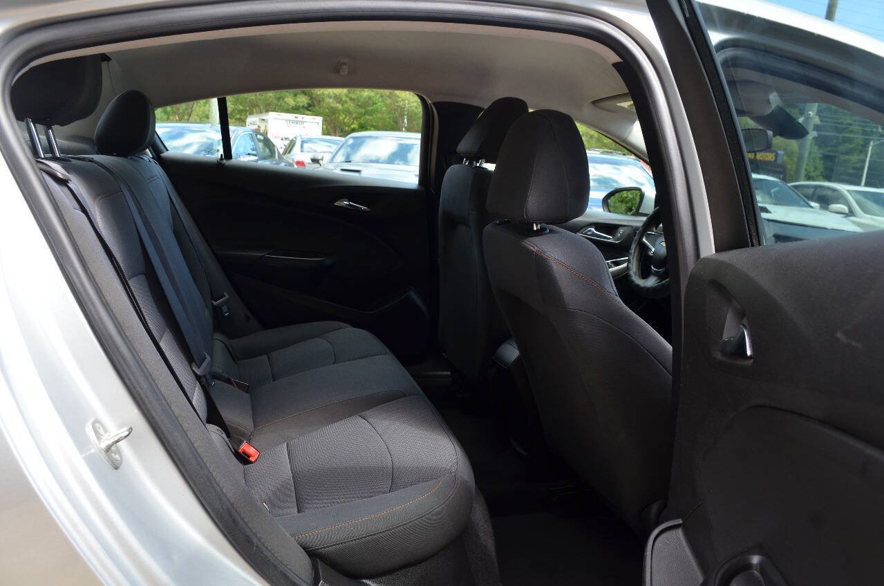 Used 2018 Chevrolet Cruze LS FWD image 11