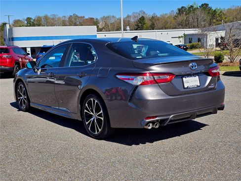 Used 2020 Toyota Camry SE FWD image 12