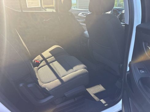 Used 2018 Chevrolet Traverse LS FWD image 9