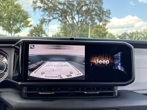 New 2025 Jeep Gladiator Sport image 25