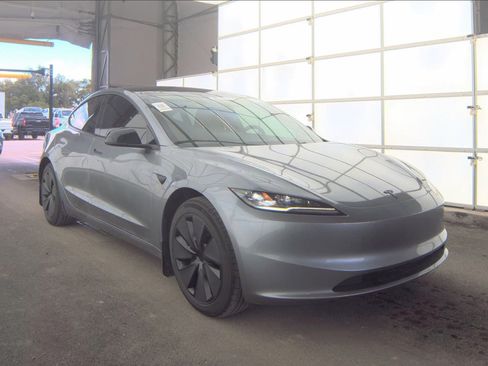 Used 2025 Tesla Model 3 RWD image 3