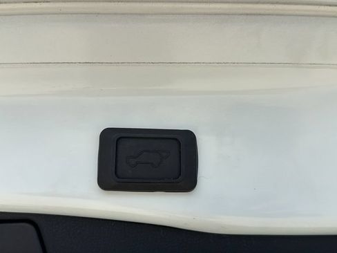 Used 2022 Toyota RAV4 XSE AWD/4WD image 10