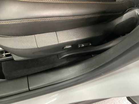 Used 2022 Chevrolet Trax LT w/ LT Convenience Package image 11