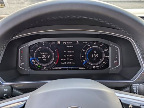 Certified 2022 Volkswagen Tiguan SEL R-Line image 16