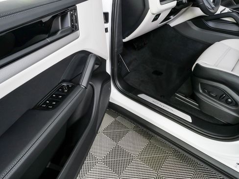 New 2026 Porsche Cayenne AWD/4WD image 8