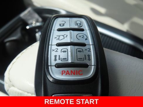 Used 2021 Chrysler Pacifica Touring-L AWD/4WD image 39