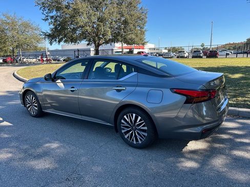 Used 2023 Nissan Altima 2.5 SV image 3