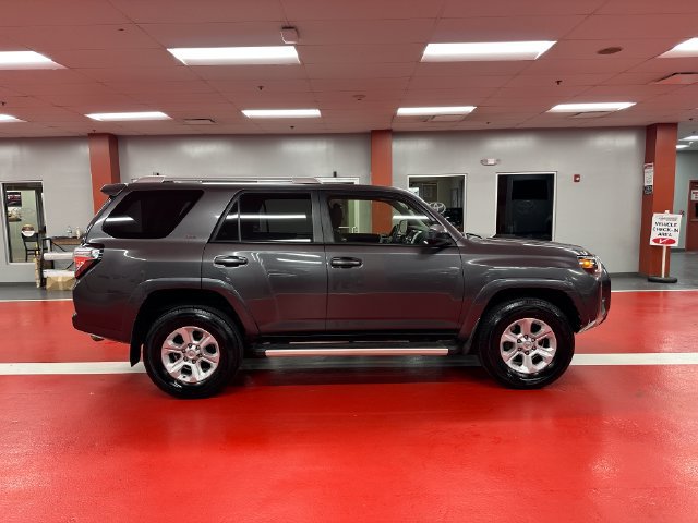 Certified 2018 Toyota 4Runner SR5 AWD/4WD image 3