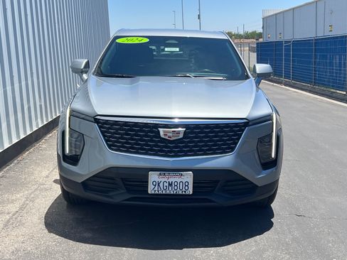 Used 2024 Cadillac XT4 Luxury w/ Cold Weather Package FWD image 2
