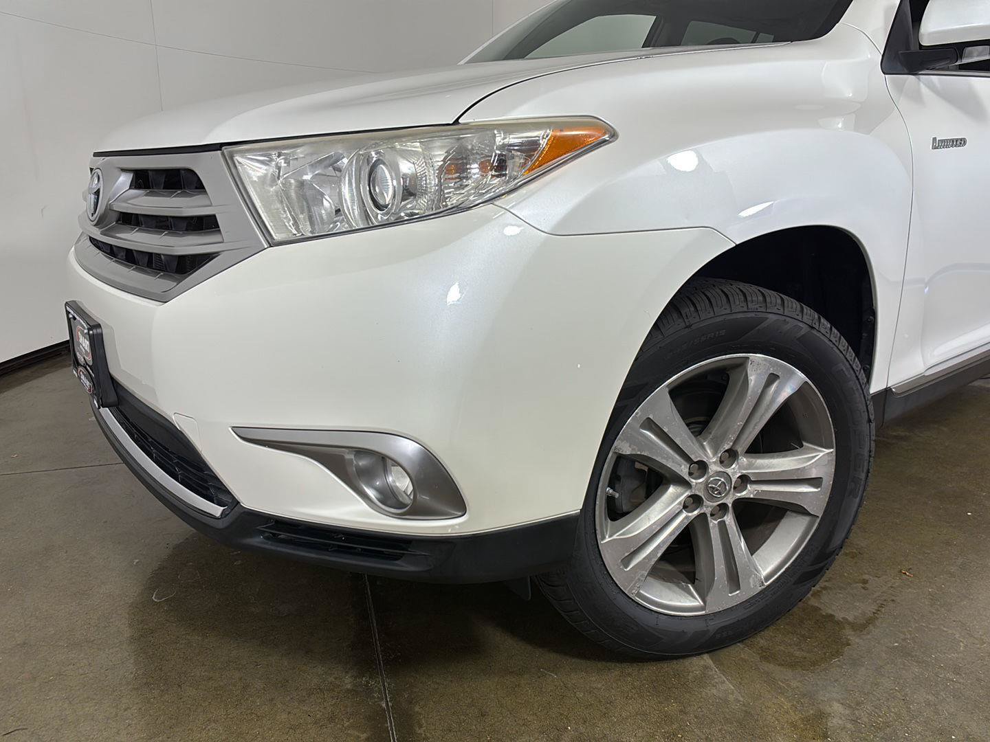 Used 2012 Toyota Highlander Limited w/ Tow Pkg AWD/4WD image 5