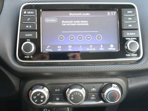 Used 2022 Nissan Kicks S image 37