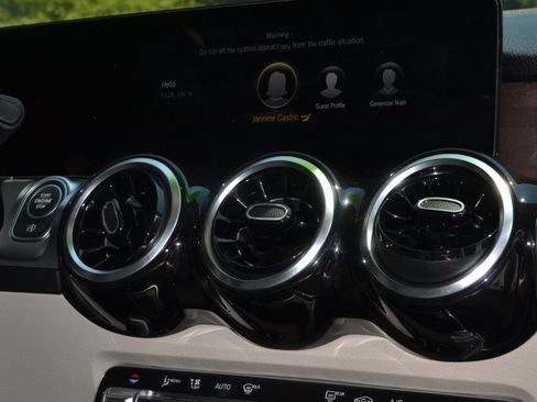 Used 2023 Mercedes-Benz GLB 250 image 20