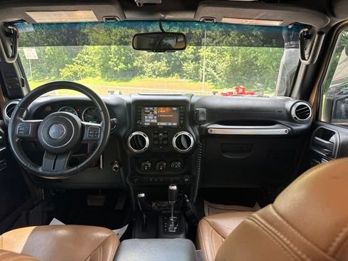 Used 2015 Jeep Wrangler Unlimited Sahara AWD/4WD image 13