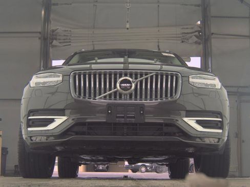 Used 2024 Volvo XC90 B6 Plus w/ Protection Package image 8