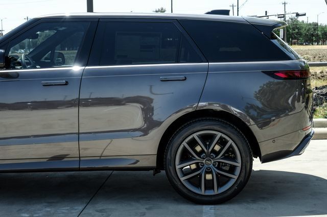 New 2026 Land Rover Range Rover Sport Dynamic SE AWD/4WD image 16