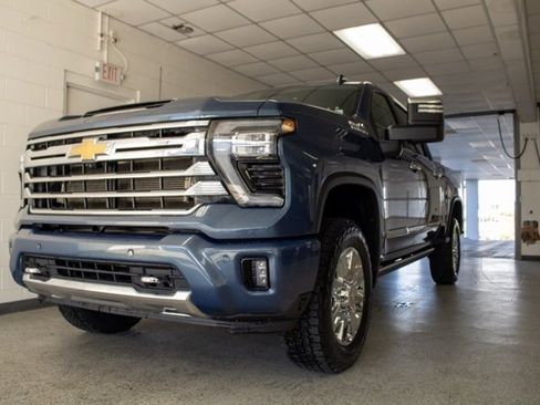 Used 2024 Chevrolet Silverado 3500 High Country w/ Technology Package image 24