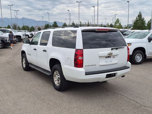 Used 2009 Chevrolet Suburban 2500 LS w/ Skid Plate Package AWD/4WD image 5