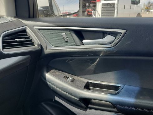 Used 2020 Ford Edge SEL image 32