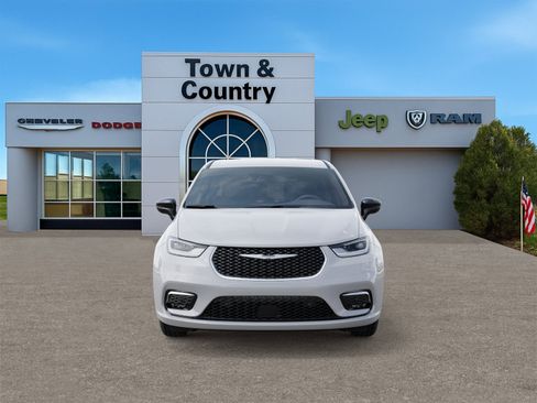 New 2026 Chrysler Pacifica Select image 6