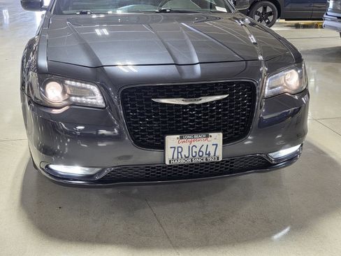 Used 2015 Chrysler 300 S image 9