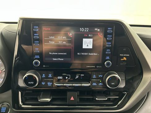 Used 2022 Toyota Highlander LE AWD/4WD image 14