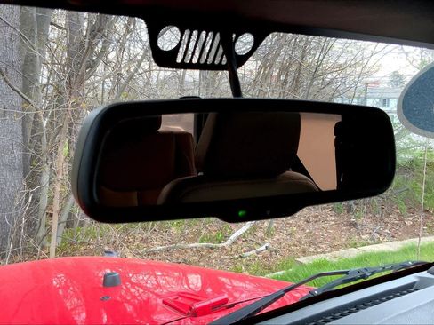 Used 2016 Jeep Wrangler Sahara w/ Connectivity Group AWD/4WD image 29