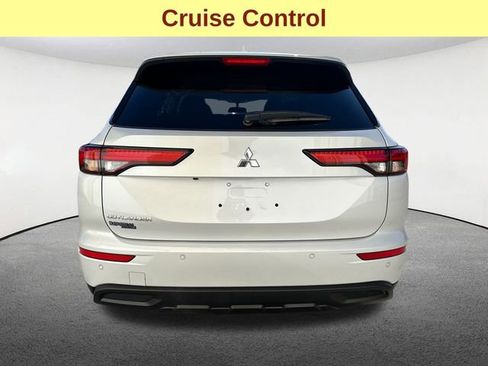 Used 2024 Mitsubishi Outlander ES image 12