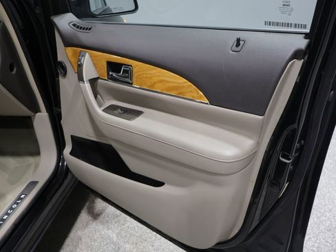 Used 2013 Lincoln MKX FWD image 25