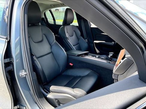 Used 2021 Volvo S60 T5 Momentum w/ Premium Package AWD/4WD image 11