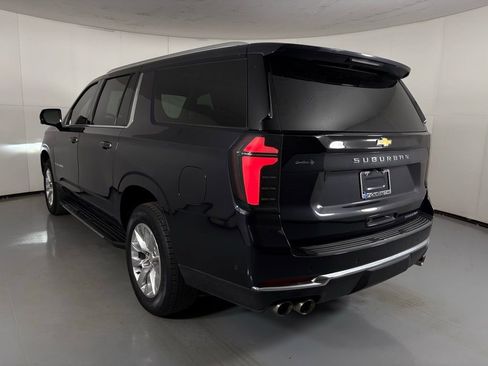 Used 2025 Chevrolet Suburban Premier image 7