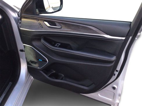 Used 2021 Jeep Grand Cherokee L Overland w/ Advanced Protech Group III image 21