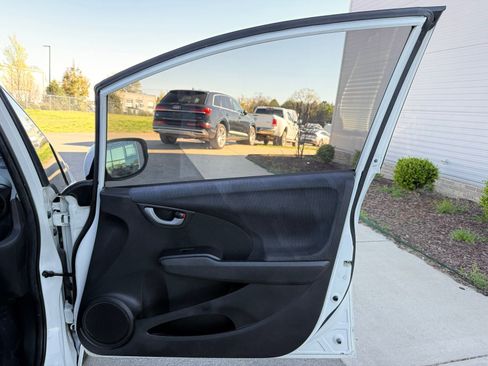 Used 2010 Honda Fit Sport image 20