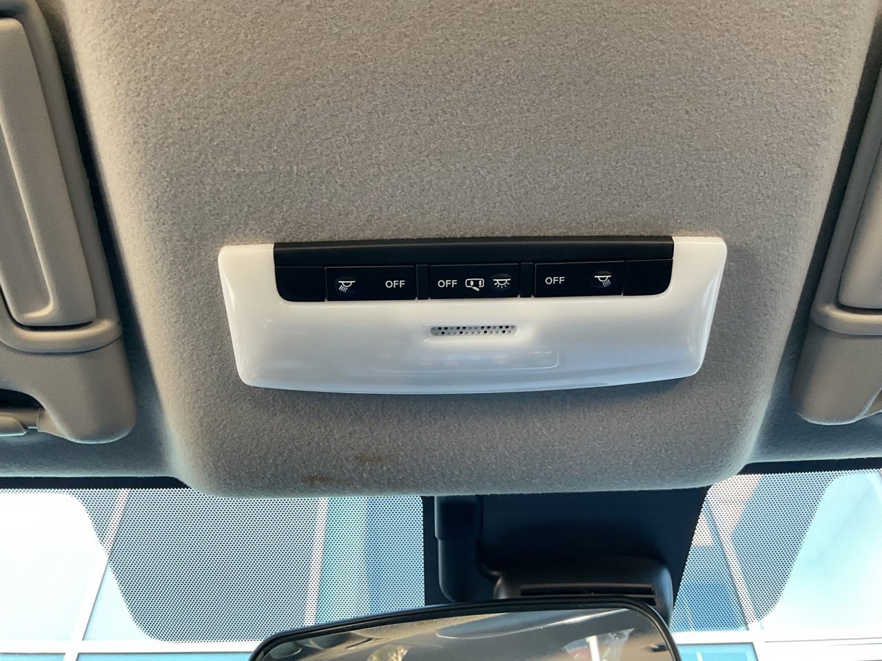 Used 2025 Nissan Versa SV FWD image 16