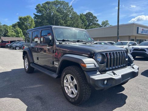 Used 2018 Jeep Wrangler Unlimited Sport S image 3