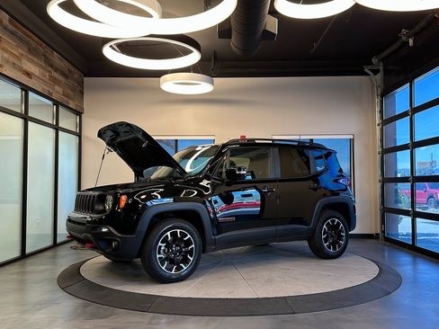 Used 2023 Jeep Renegade Trailhawk w/ Trailhawk Elite Group image 25