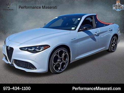 Used 2025 Alfa Romeo Giulia AWD image 1
